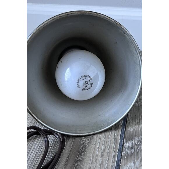 VINTAGE Curved Ark Crescent Arm Brass Lamp Green Metal Shade Banker Desk Lamp - Picture 11 of 11